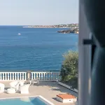 The View - Waterfront With Pool Apartment