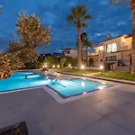 Apartment The View - Waterfront With Pool