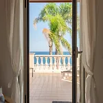 The View - Waterfront With Pool Apartment