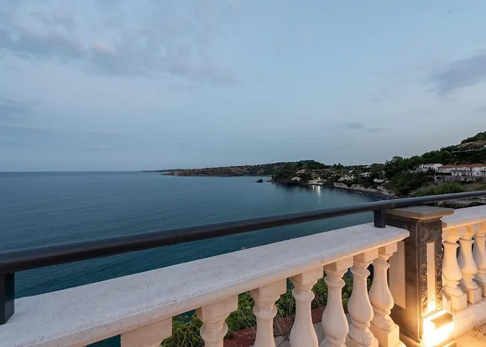 The View - Waterfront With Pool *