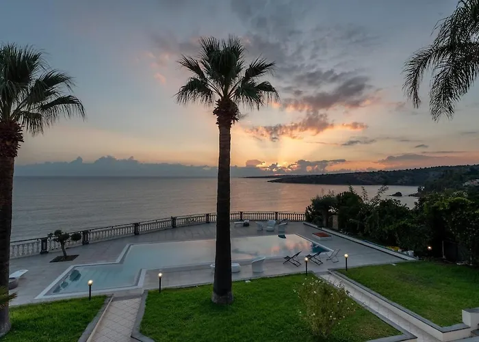 The View - Waterfront With Pool Brucoli
