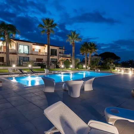 The View - Waterfront With Pool