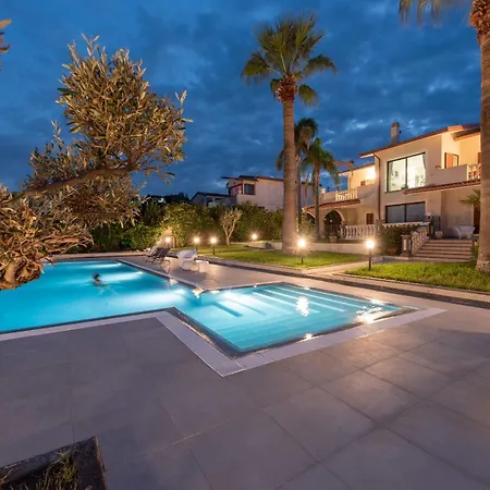 The View - Waterfront With Pool Апартаменты *