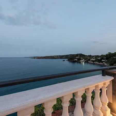 The View - Waterfront With Pool Brucoli