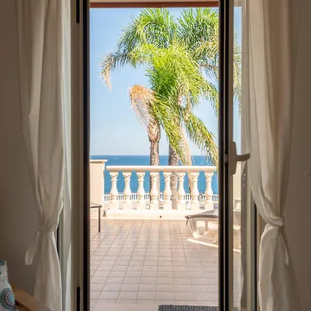 The View - Waterfront With Pool Апартаменты