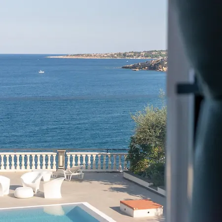 The View - Waterfront With Pool Apartment Brucoli