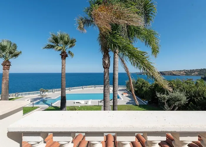 The View - Waterfront With Pool 아파트