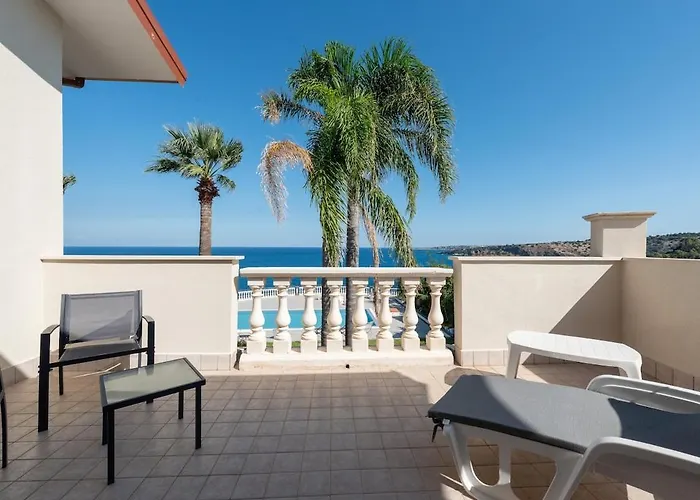 The View - Waterfront With Pool *