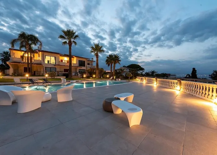 The View - Waterfront With Pool 아파트